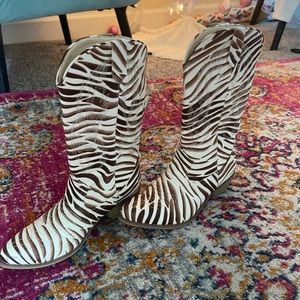 BRAND NEW COWGIRL BOOTS